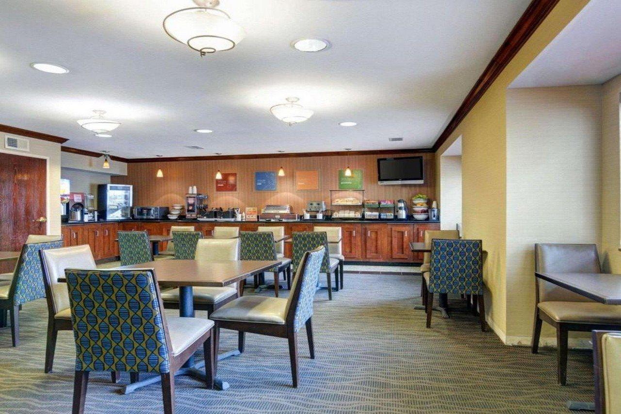 Comfort Inn & Suites Airport Dulles-Gateway Sterling Exterior photo