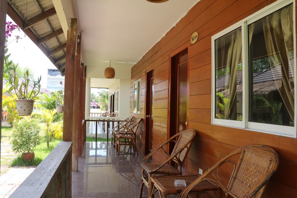 The Moonflower Bungalow Hotel Sihanoukville Exterior photo