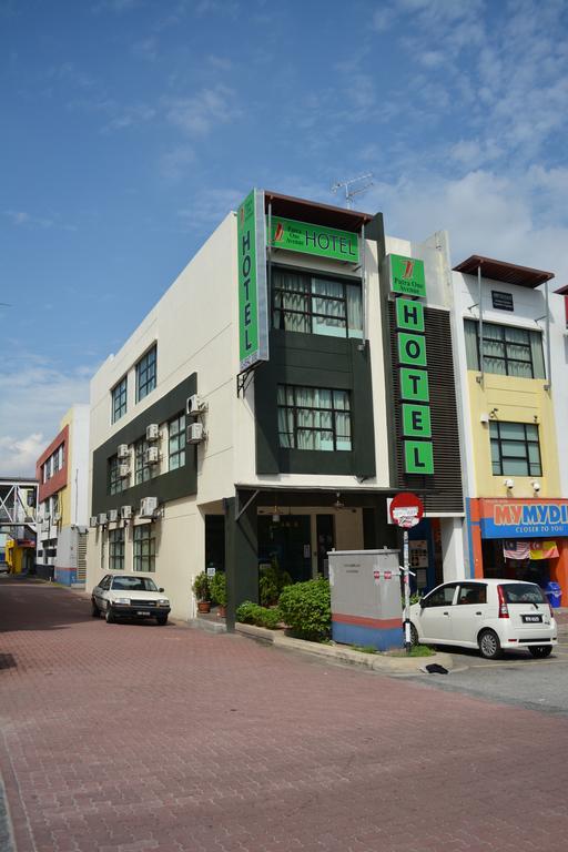 Putra One Avenue Hotel Seri Kembangan Exterior photo