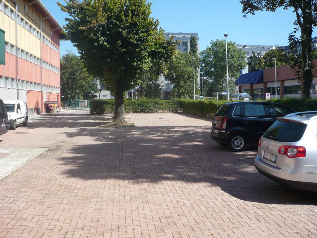 Santa Barbara Hotel San Donato Milanese Exterior photo