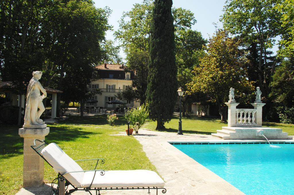 Hostellerie Les Frenes Avignon Exterior photo