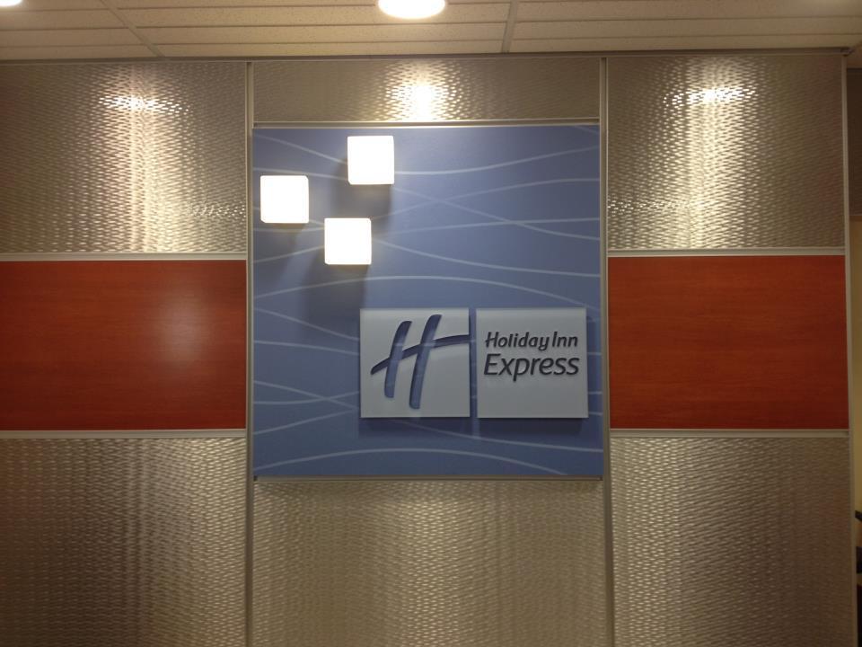 Holiday Inn Express & Suites Columbus/Edinburgh Interior photo