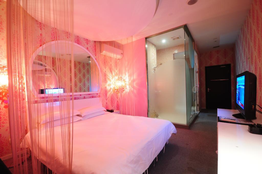 8 Colors Hotel Shanghai Room photo