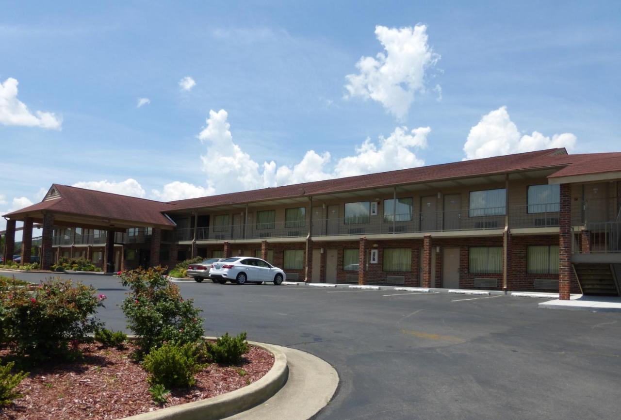Red Roof Inn & Suites Cleveland, Tn Exterior photo