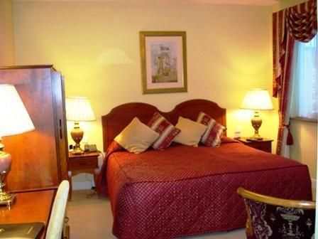 Ashlee Lodge Cork Room photo