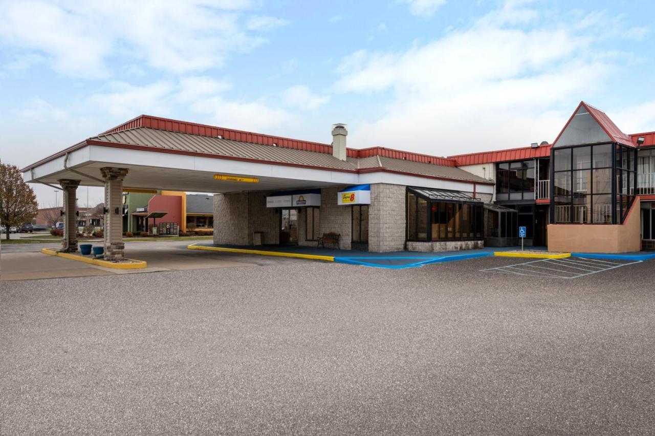 Super 8 By Wyndham Perrysburg-Toledo Hotel Exterior photo