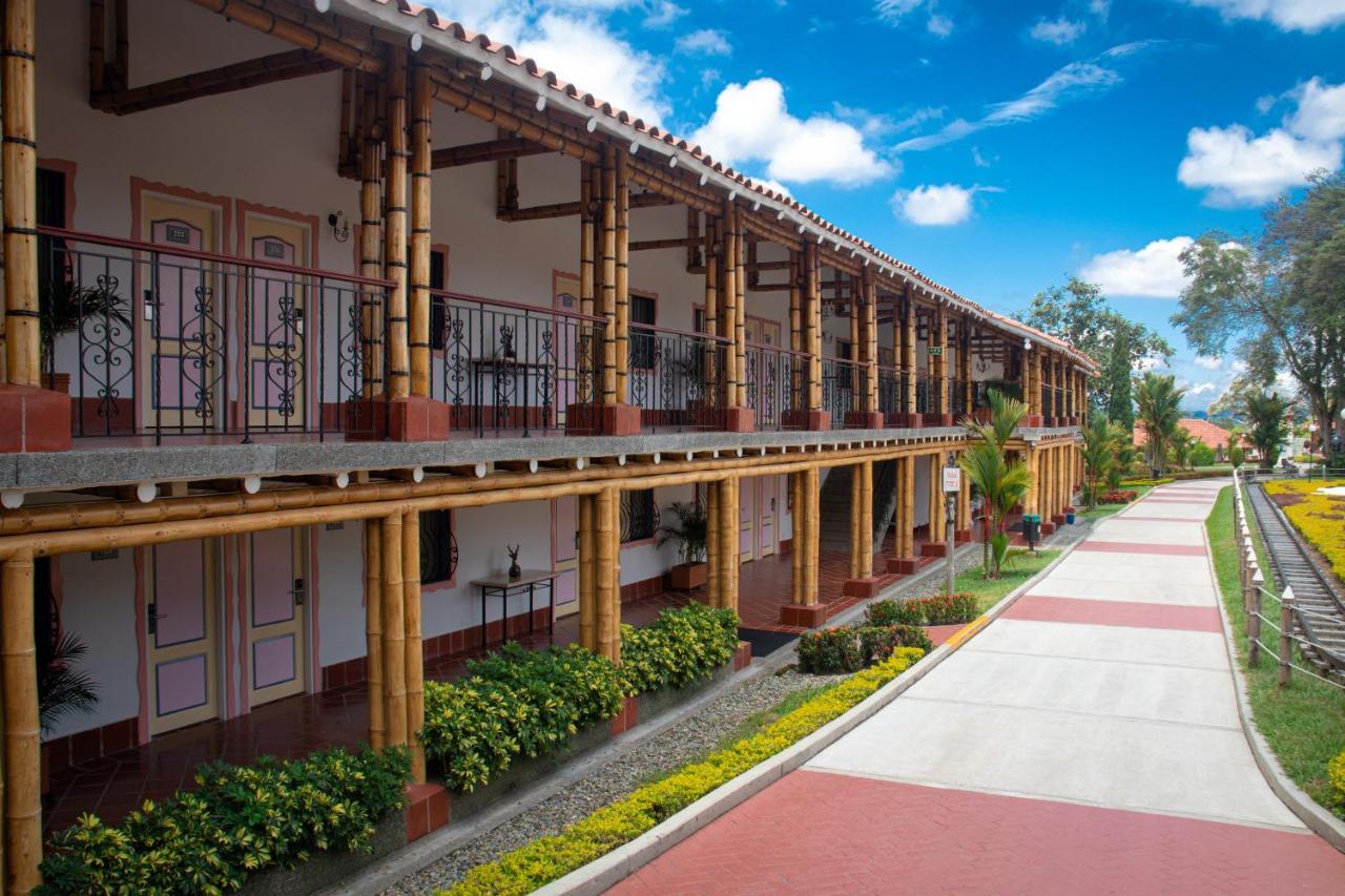 Hotel Campestre Las Camelias Pueblo Tapao Exterior photo