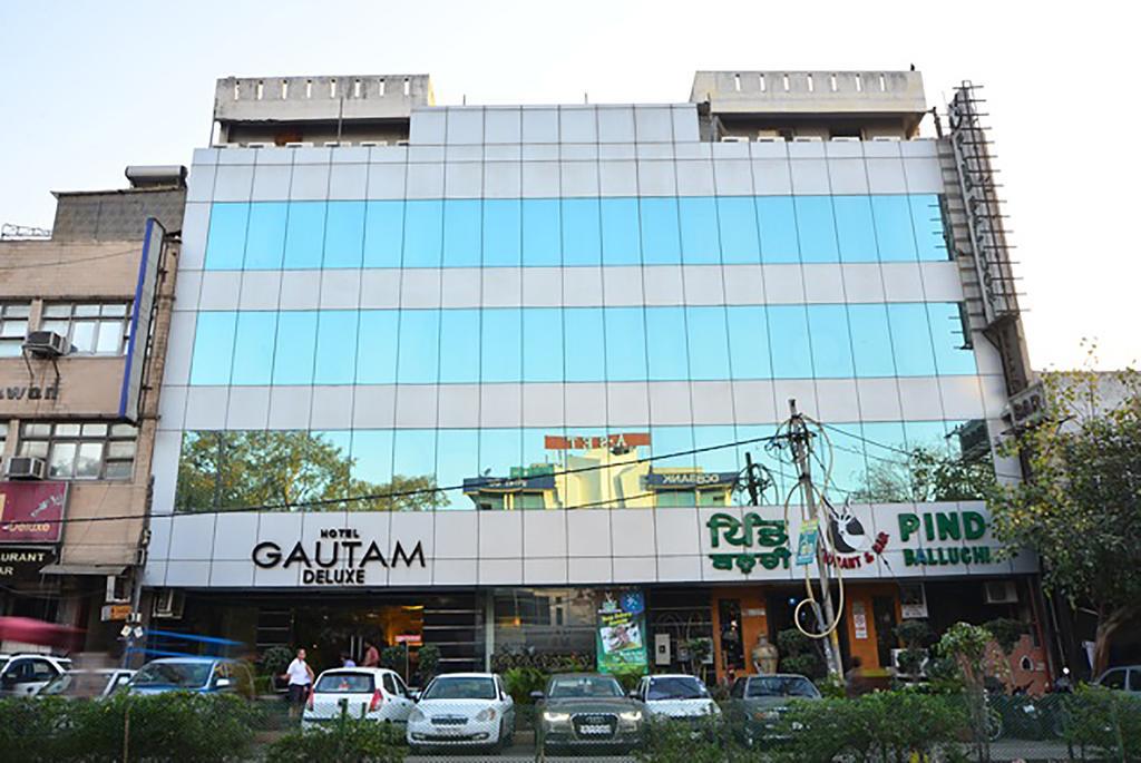 Hotel Gautam Deluxe New Delhi Exterior photo