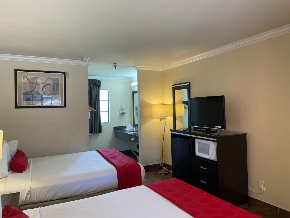 Ramada By Wyndham San Diego Poway Miramar Exterior photo