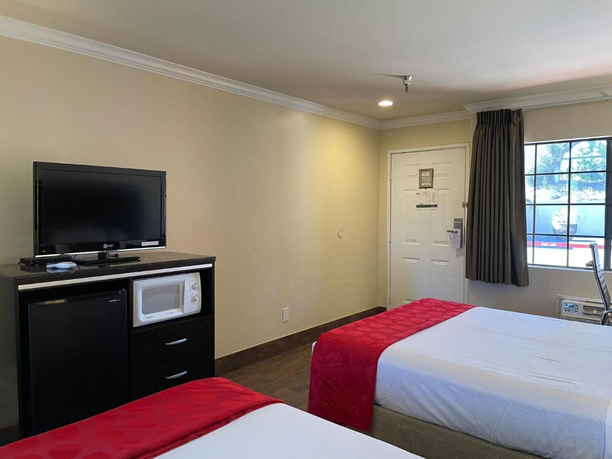 Ramada By Wyndham San Diego Poway Miramar Exterior photo