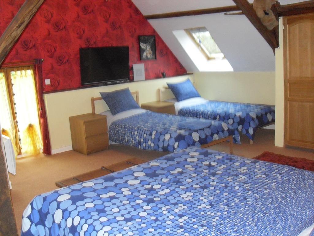 Les Cheres Meres Bed & Breakfast Saint-Mars-d'Outille Room photo