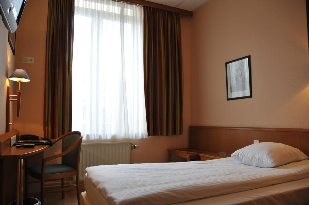 Hotel De L'Univers Liege Room photo