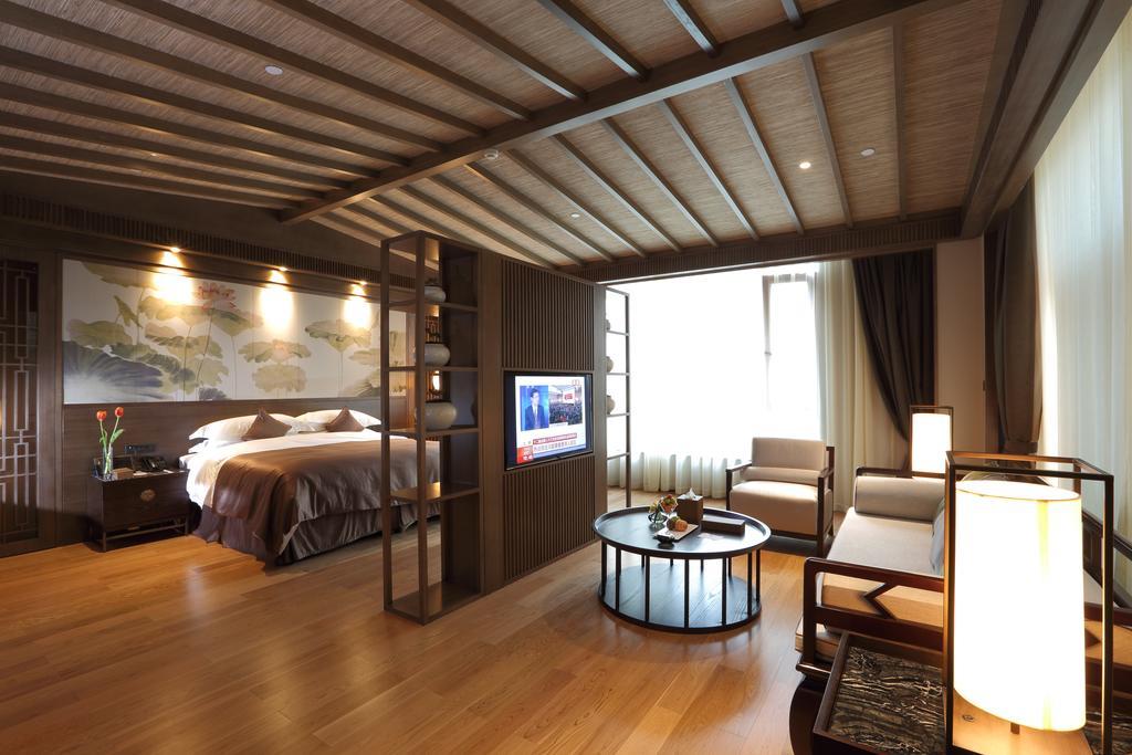 S&N Zhejiang Linhai International Hotel Room photo