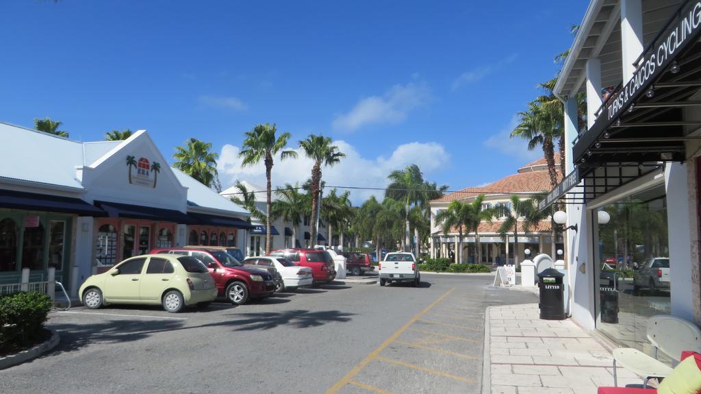 Island Club Hotel Grace Bay Exterior photo