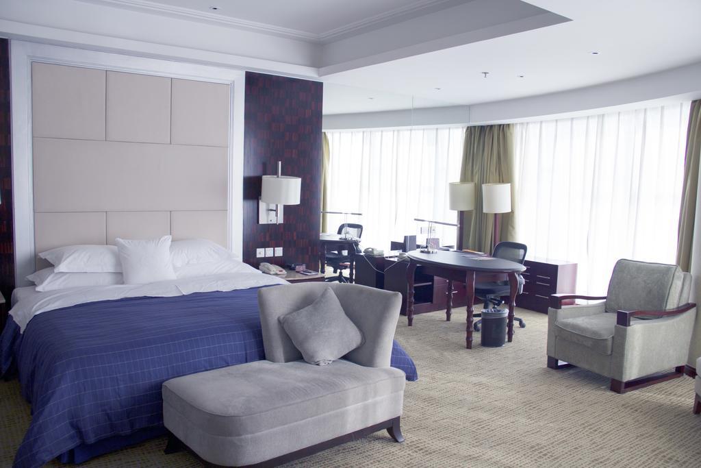 Conrad Urumqi Room photo