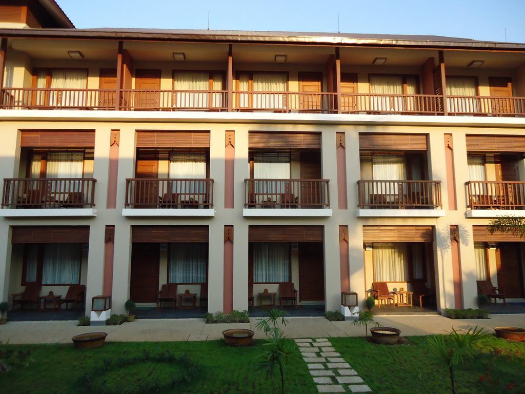 Paradise Hotel Nyaung Shwe Inle Lake Exterior photo