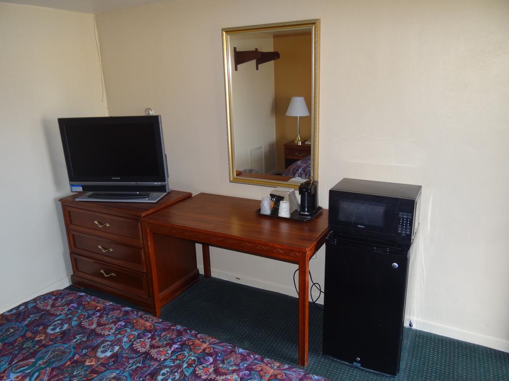 Budget Inn Columbus Lockbourne Room photo