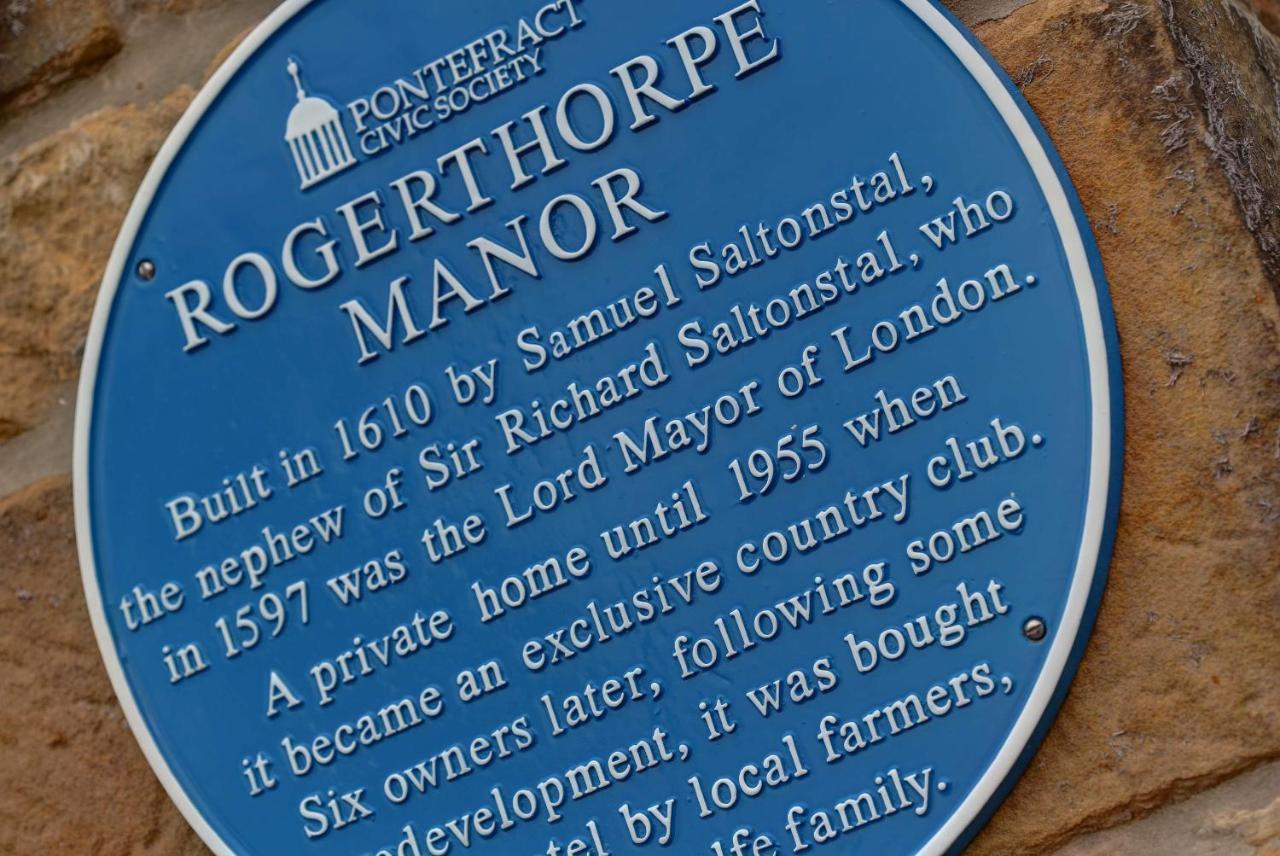Rogerthorpe Manor Hotel Pontefract Exterior photo