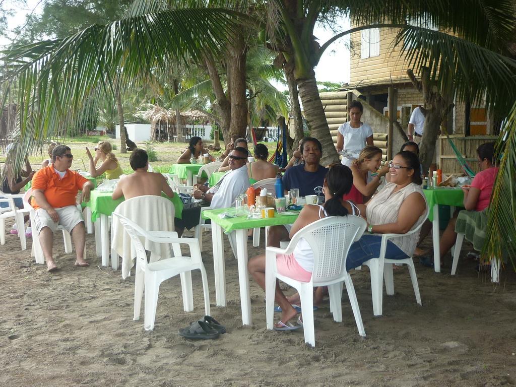 Caribbean Coral Inn Tela Exterior photo