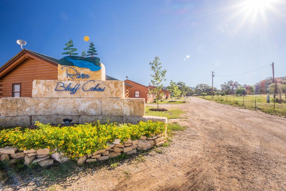 River Bluff Cabins Rio Frio Exterior photo