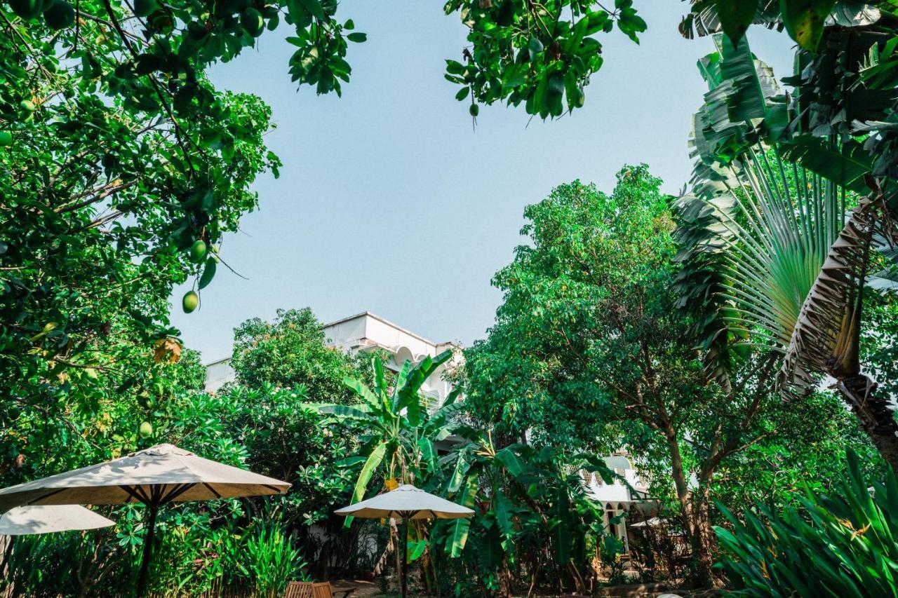 Iroha Garden Hotel & Resort Phnom Penh Exterior photo