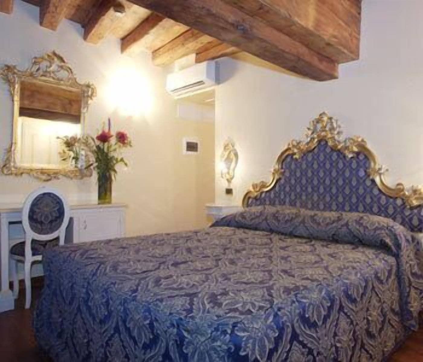 Vecellio Hotel Venice Room photo