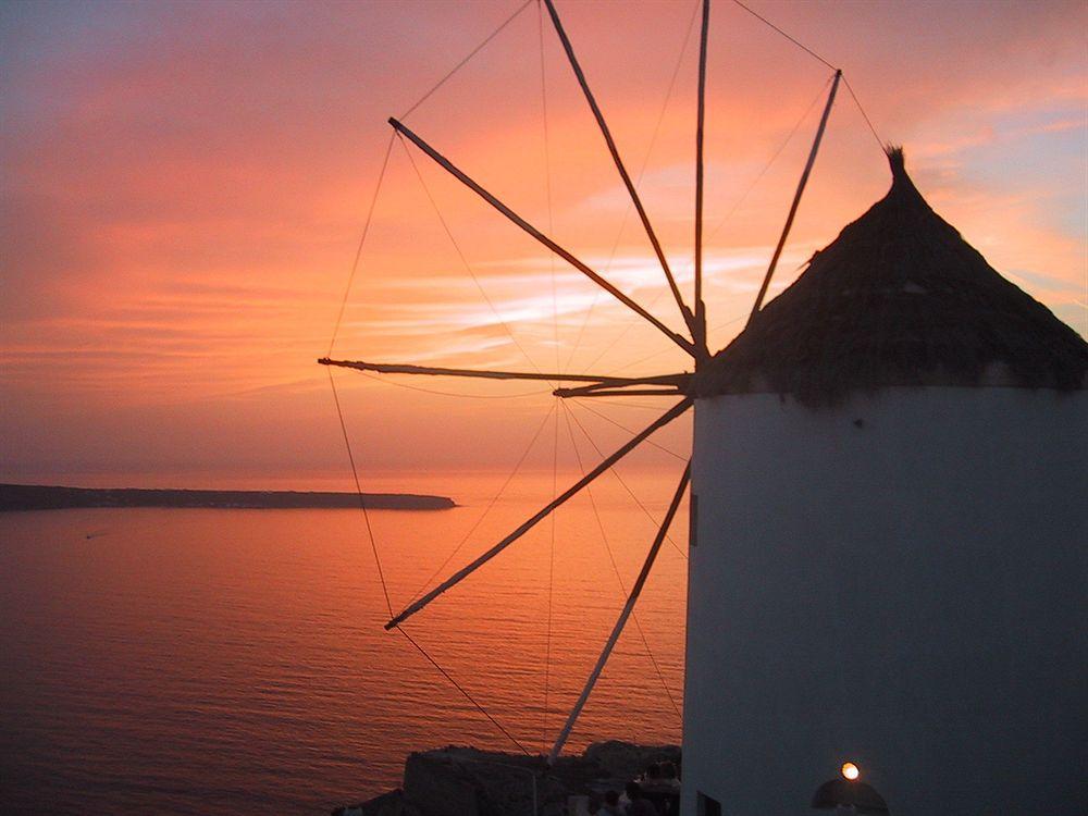 Golden Sunset Villas Oia  Exterior photo