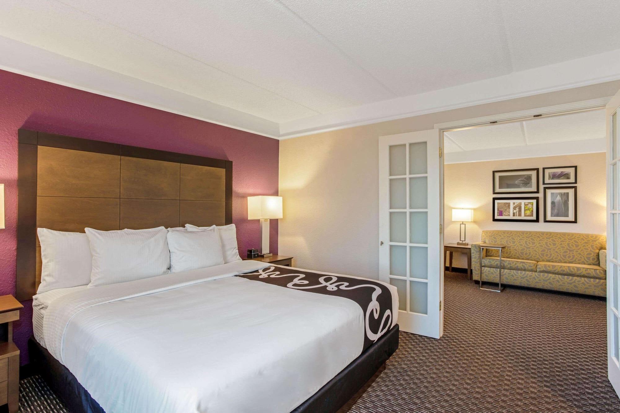 La Quinta Inn & Suites By Wyndham Panama City Exterior photo