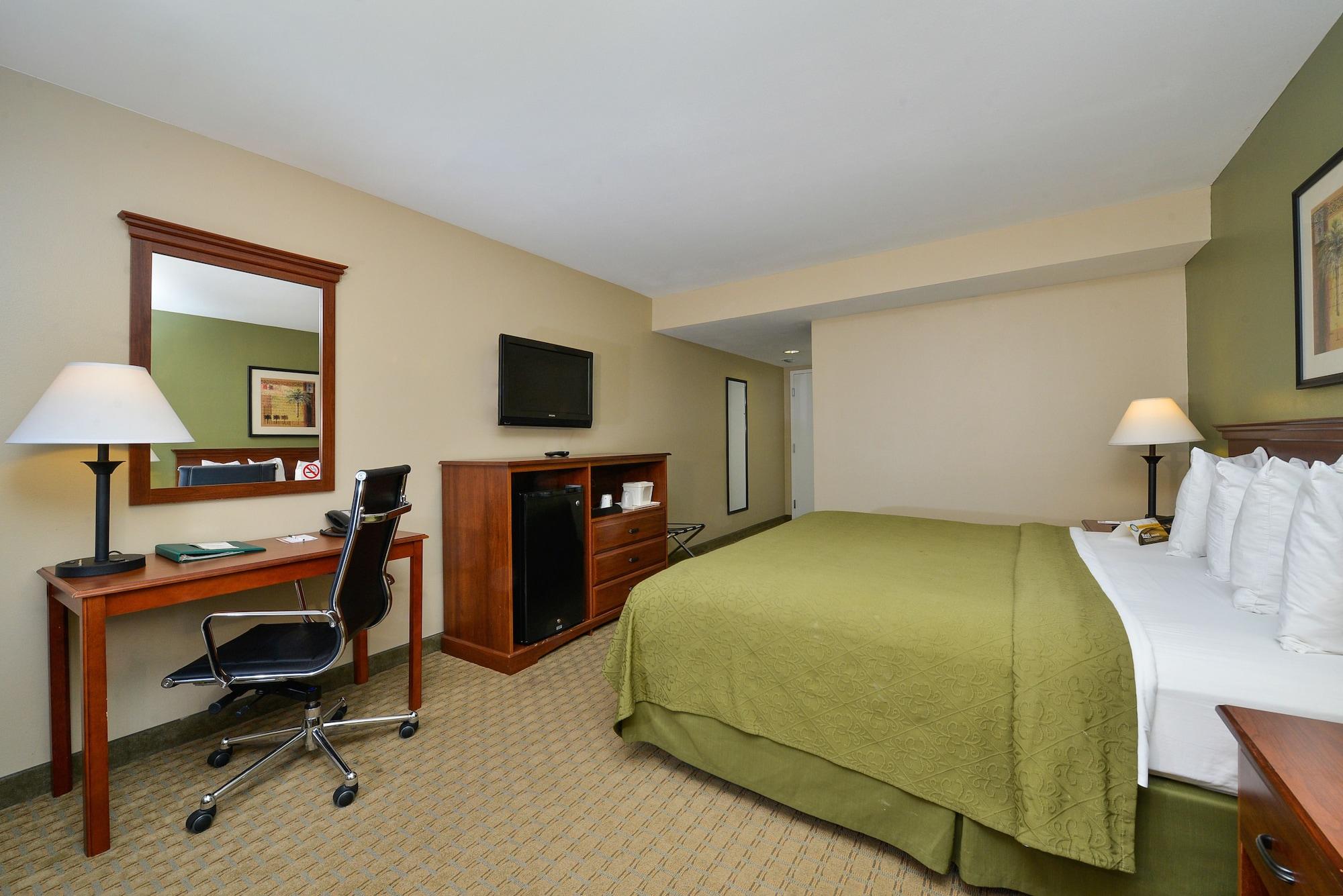 Quality Inn & Suites Near Fairgrounds & Ybor City Tampa Exterior photo