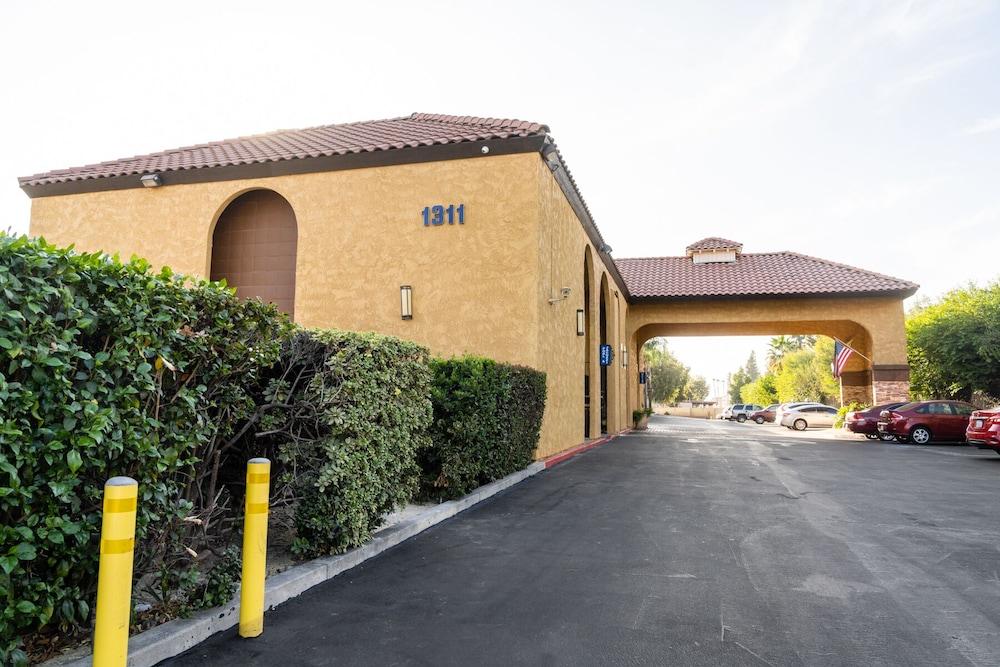 Rodeway Inn & Suites Colton-Riverside Exterior photo