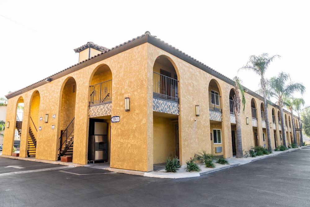 Rodeway Inn & Suites Colton-Riverside Exterior photo