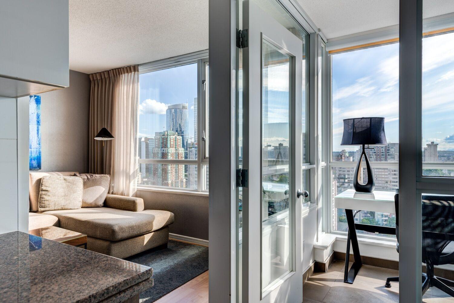 Carmana Hotel & Suites Vancouver Exterior photo