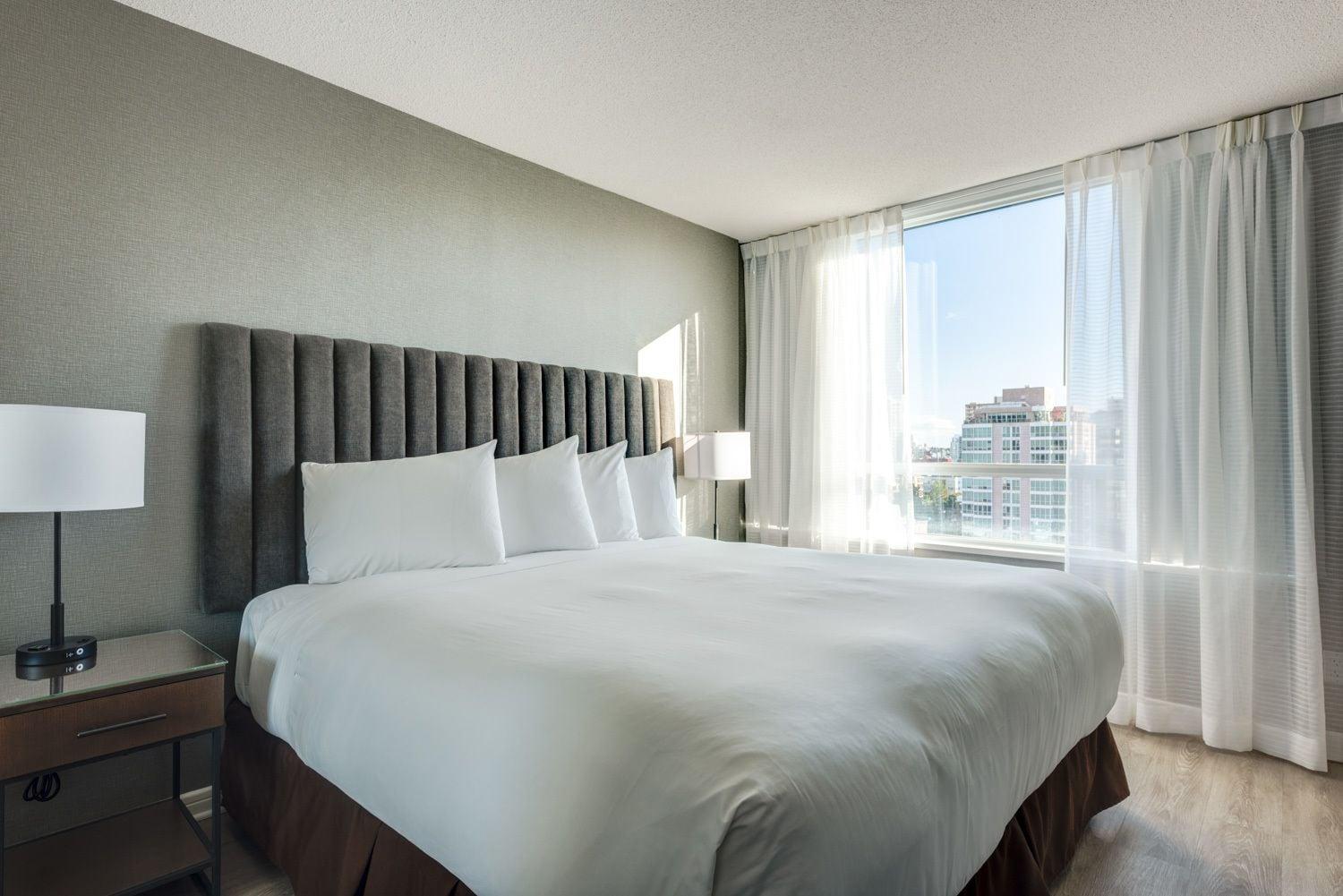 Carmana Hotel & Suites Vancouver Exterior photo