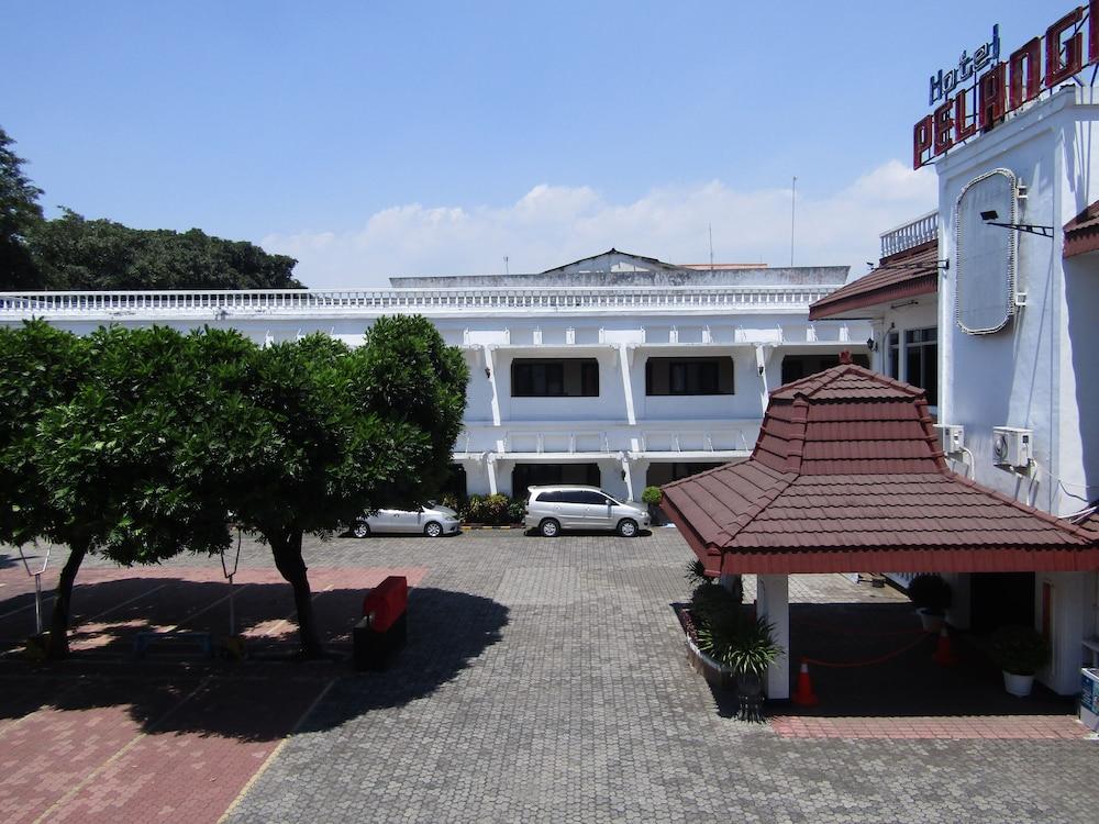 Hotel Pelangi Malang, Kayutangan Heritage Exterior photo