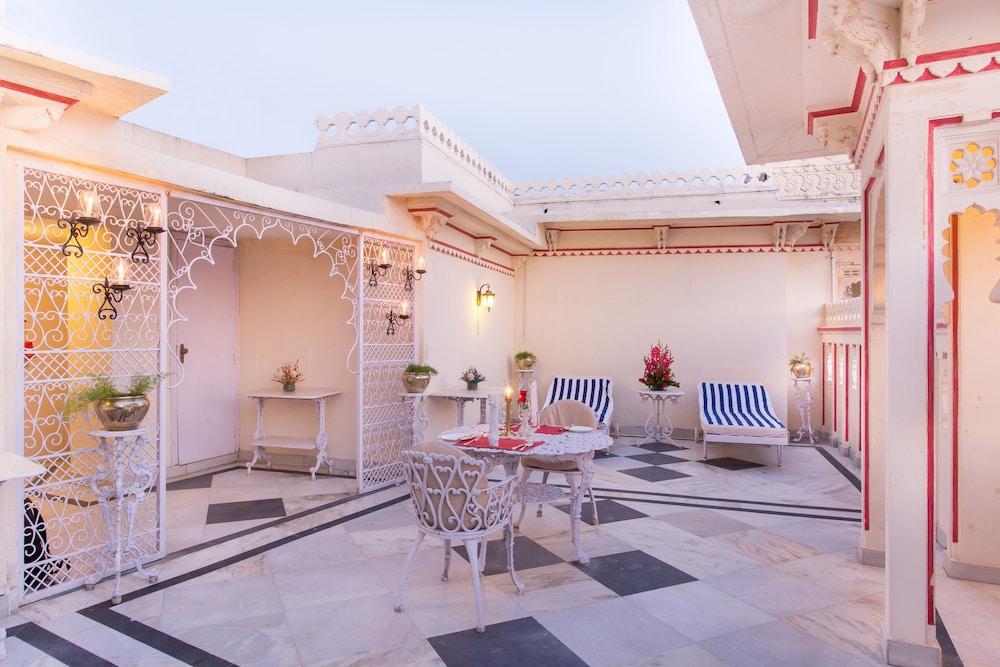 Shiv Niwas Palace By Hrh Group Of Hotels Udaipur Exterior photo