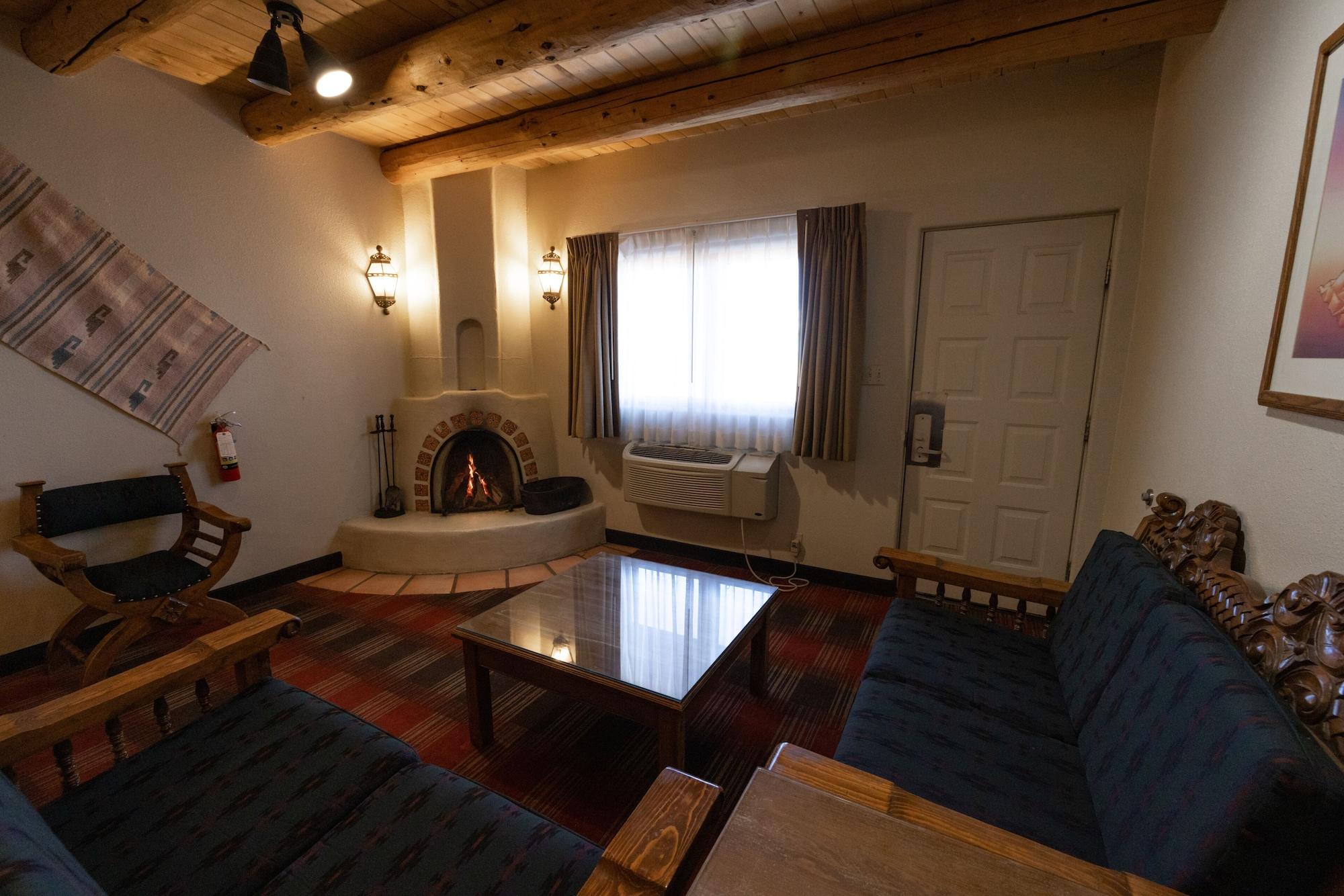 Sagebrush Inn & Suites Taos Exterior photo