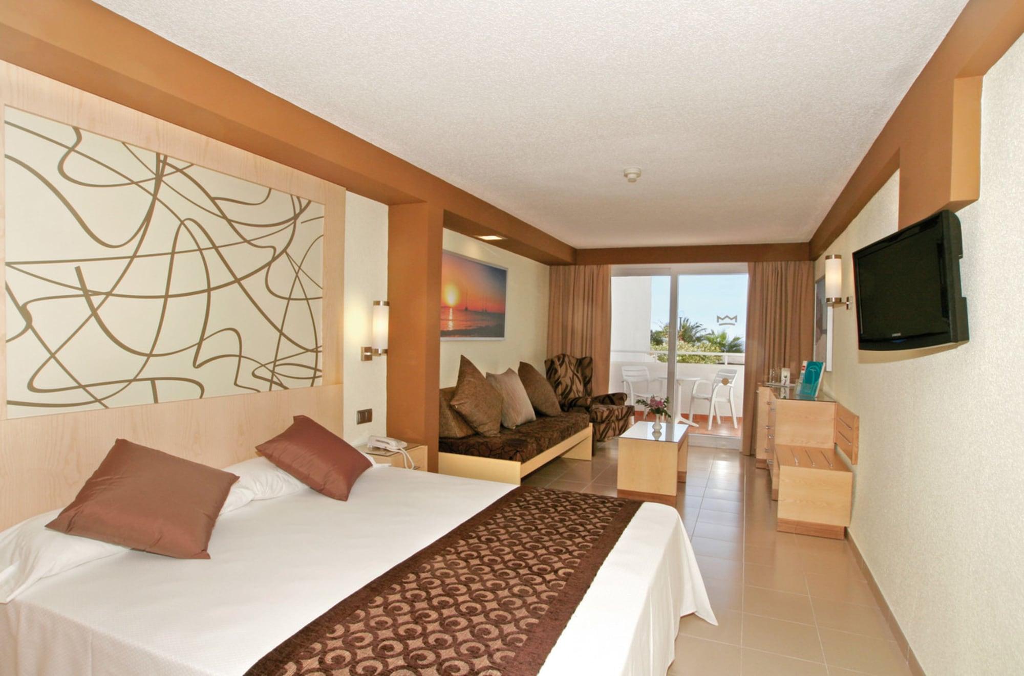 Riu La Mola Hotel Playa Migjorn Exterior photo