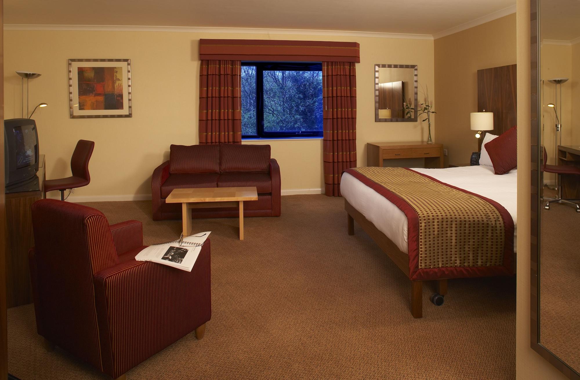 Delta Hotels By Marriott Milton Keynes Exterior photo