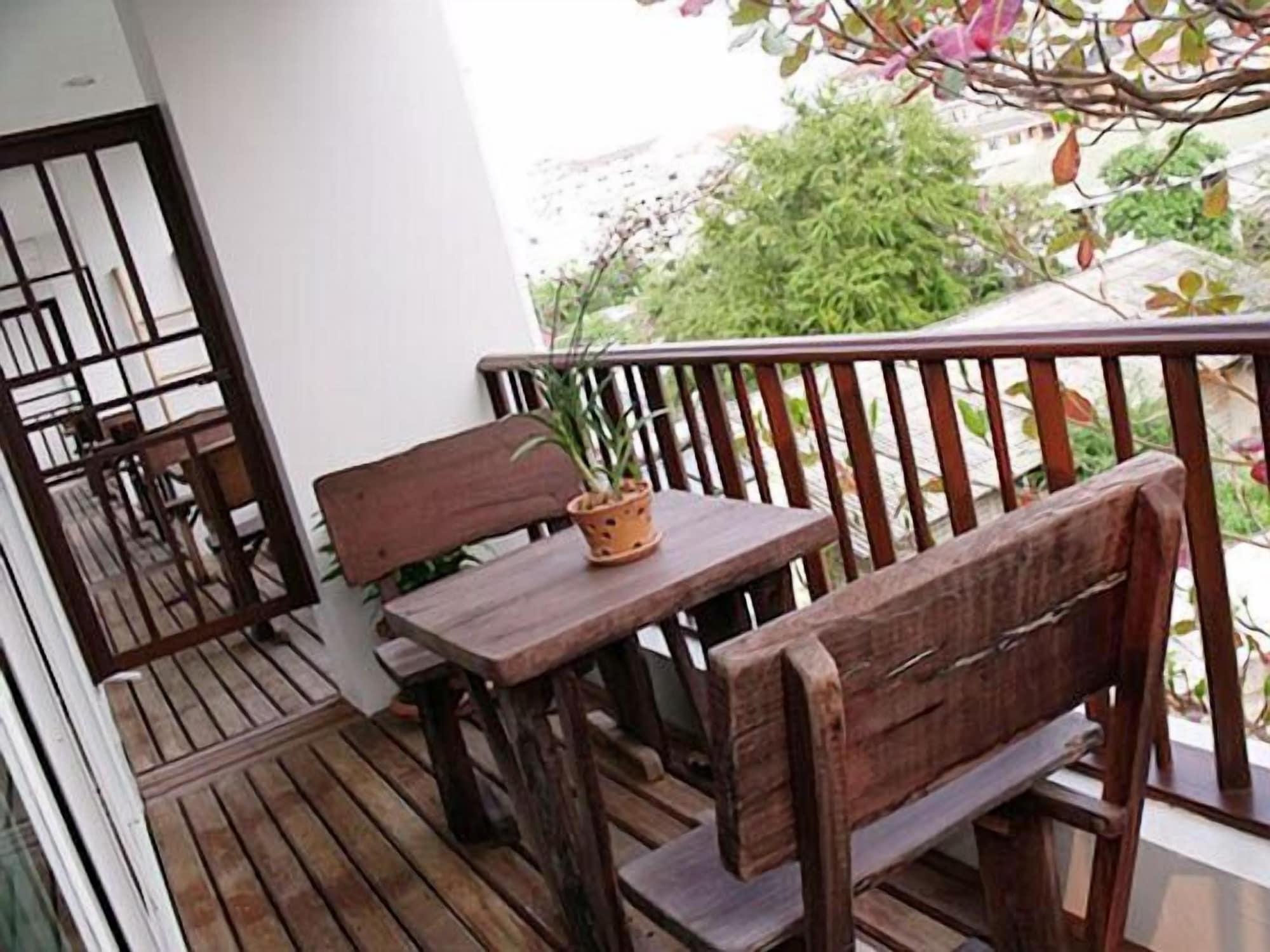 Chada Thai House Pattaya Exterior photo