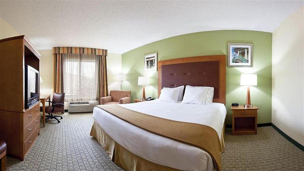 Holiday Inn Express Hotel & Suites Charleston - North, An Ihg Hotel Exterior photo