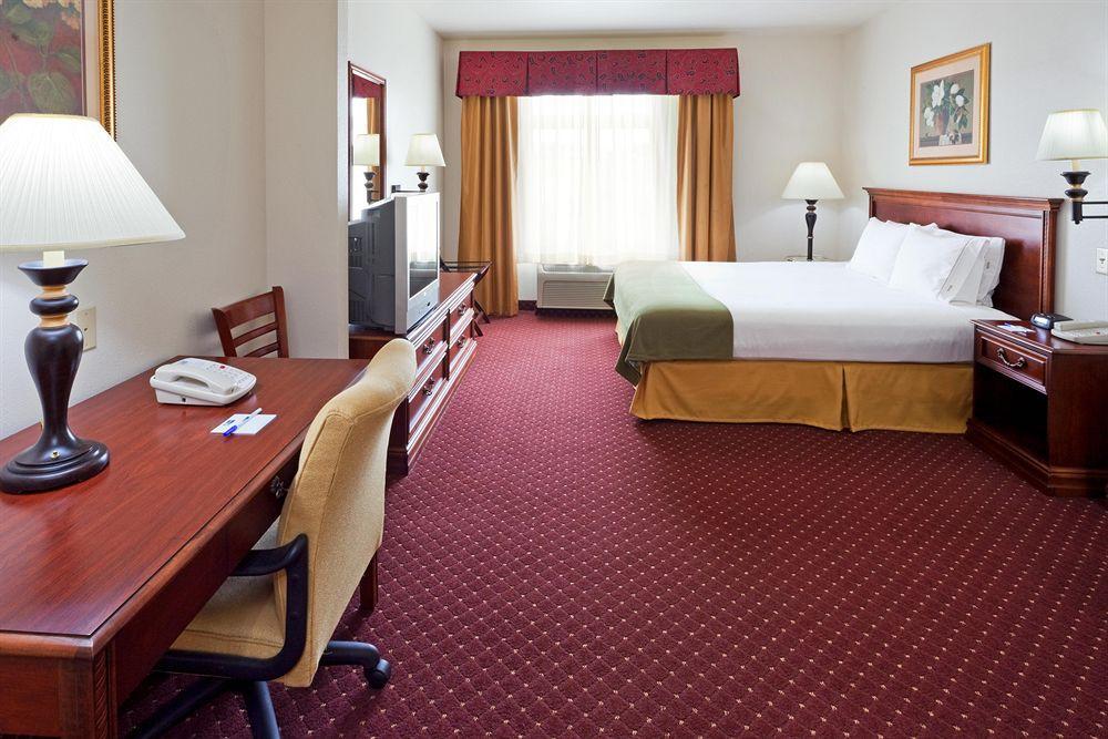 Holiday Inn Express Syracuse-Fairgrounds, An Ihg Hotel Warners Room photo