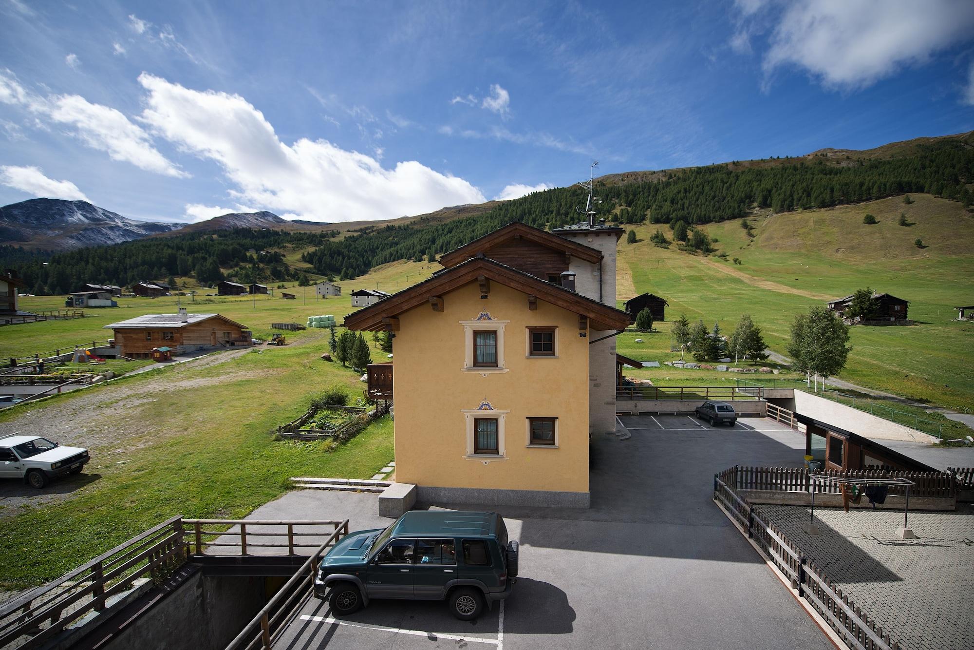 Hotel Valtellina Livigno Exterior photo