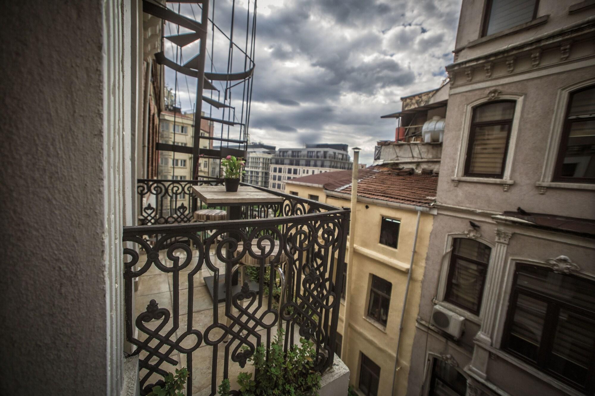 Taksim Park Suites Istanbul Exterior photo