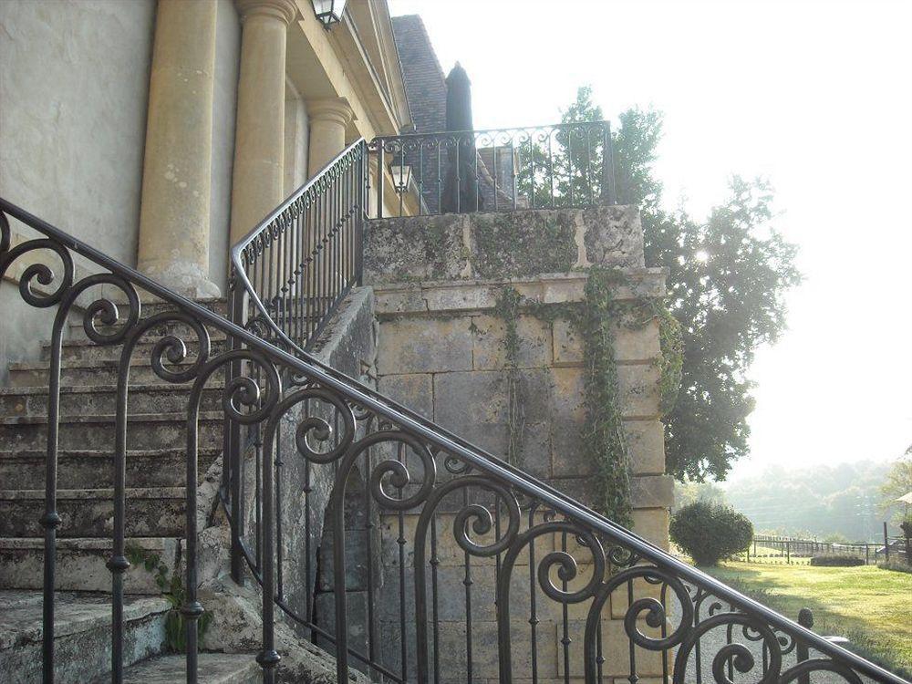 Chateau Les Merles Et Ses Villas Mouleydier Exterior photo
