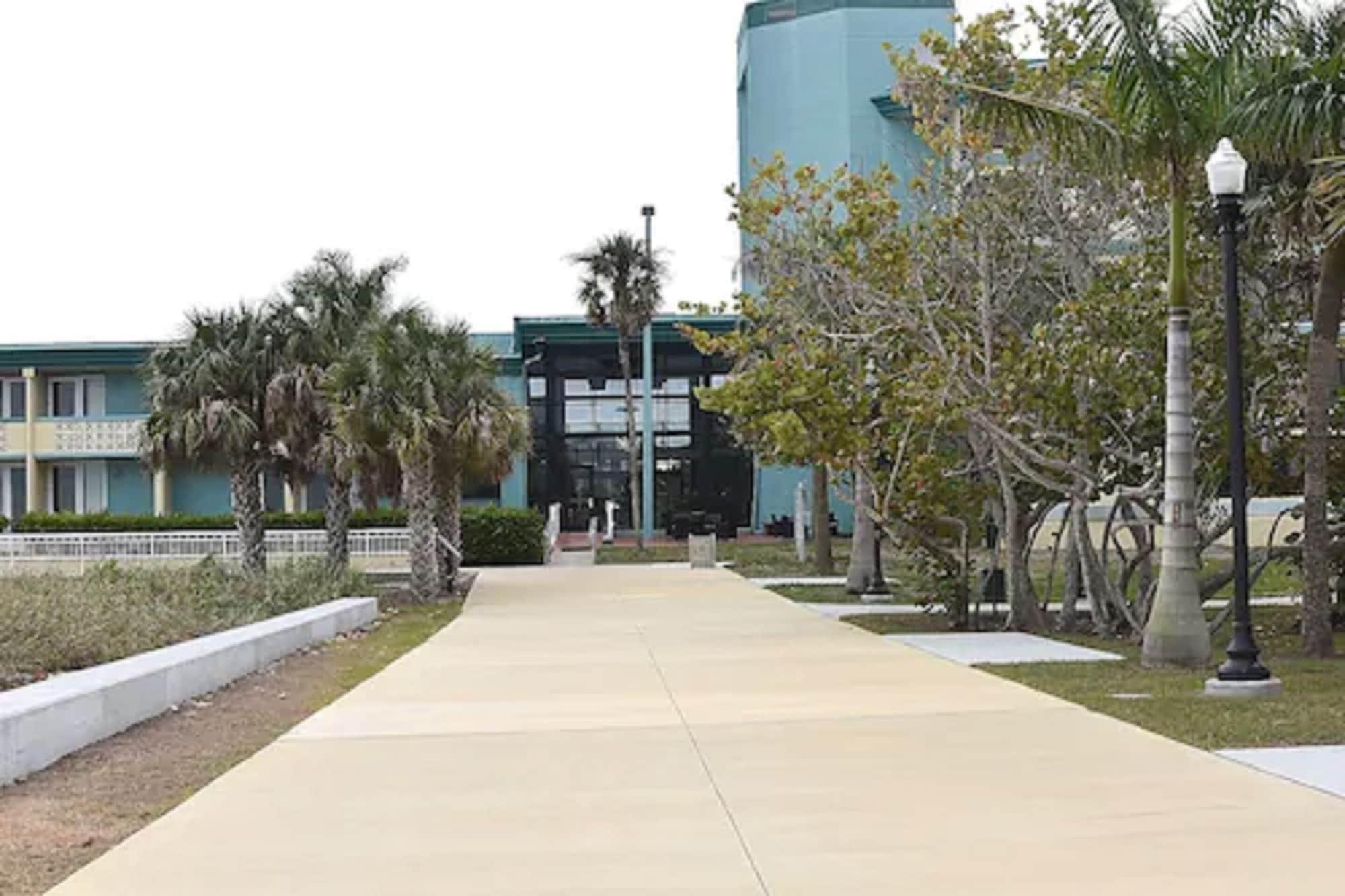 Punta Gorda Waterfront Hotel & Suites Exterior photo