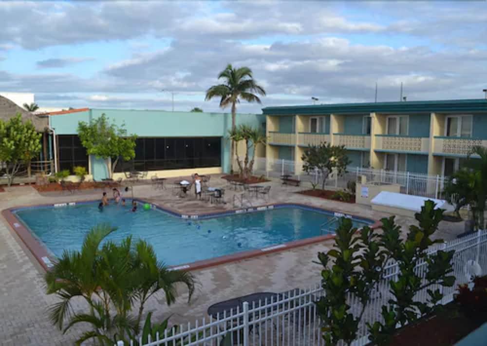 Punta Gorda Waterfront Hotel & Suites Exterior photo