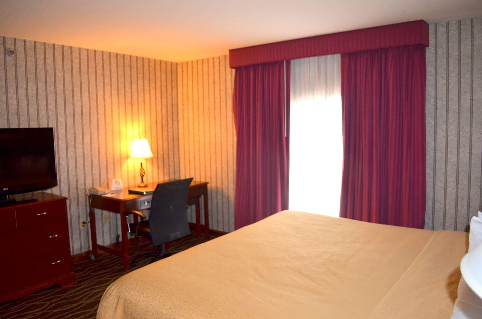 Quality Inn & Suites Cincinnati I-275 Springdale Exterior photo