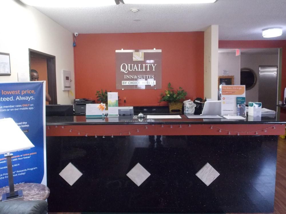 Quality Inn & Suites Champaign Exterior photo