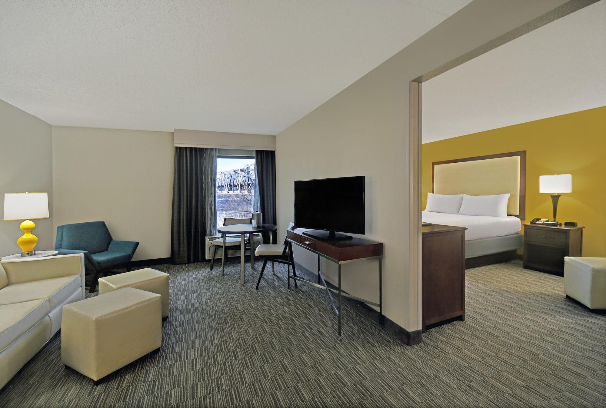 Holiday Inn Express & Suites Cincinnati Riverfront, An Ihg Hotel Covington Exterior photo