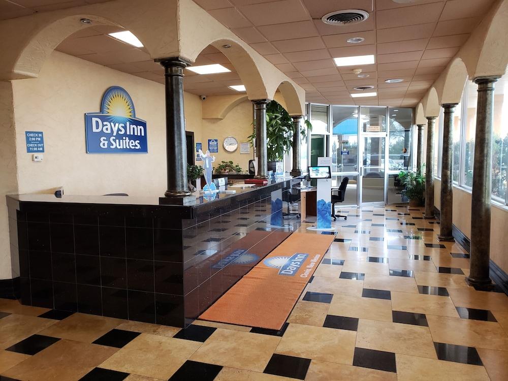 Days Inn & Suites By Wyndham Clovis Exterior photo